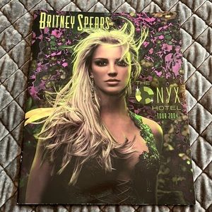 Brintney Spears - The Onyx Hotel Tour 2004, Concert Program (Large)